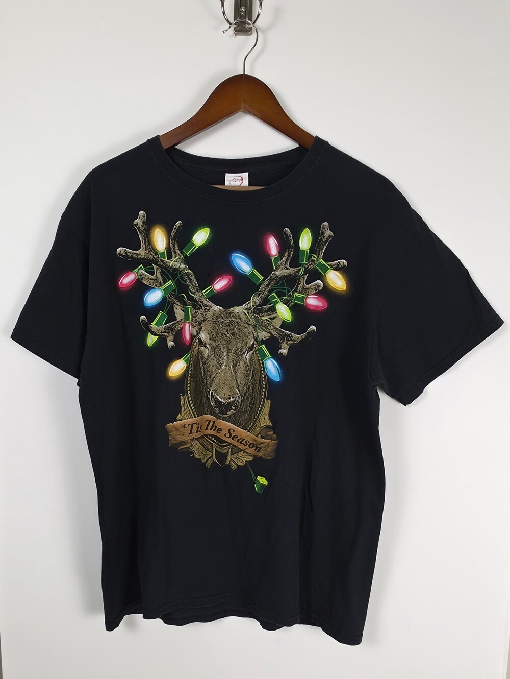 DEC. 25th Christmas Reindeer Lights ’Tis The Season Graphic T-Shirt Large